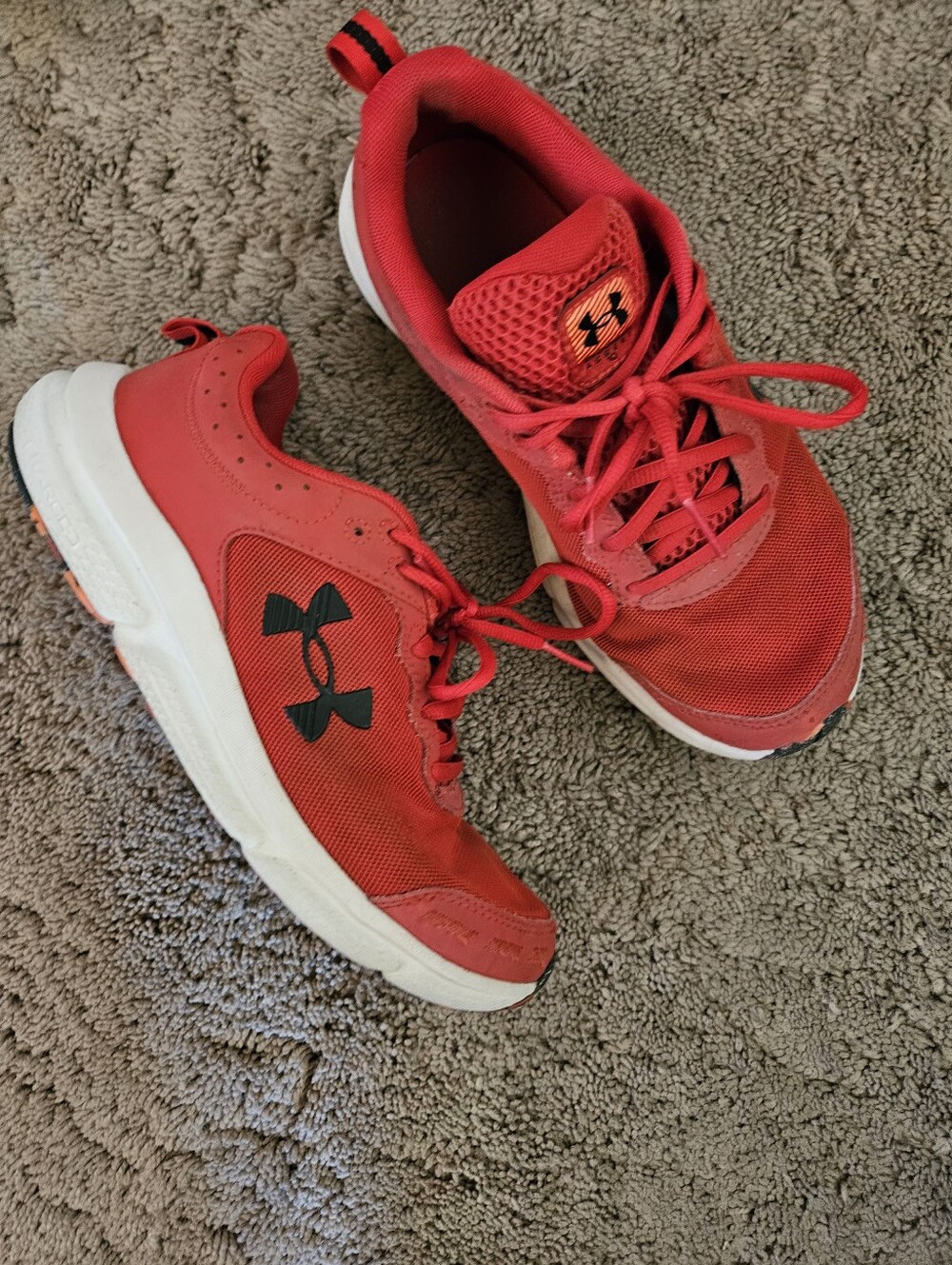 Boy's Under Amour Shoes, Size 7, GOOD Condition!